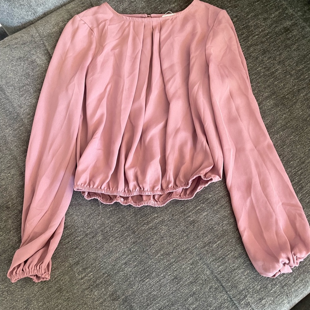 Cute shirt with long sleeves